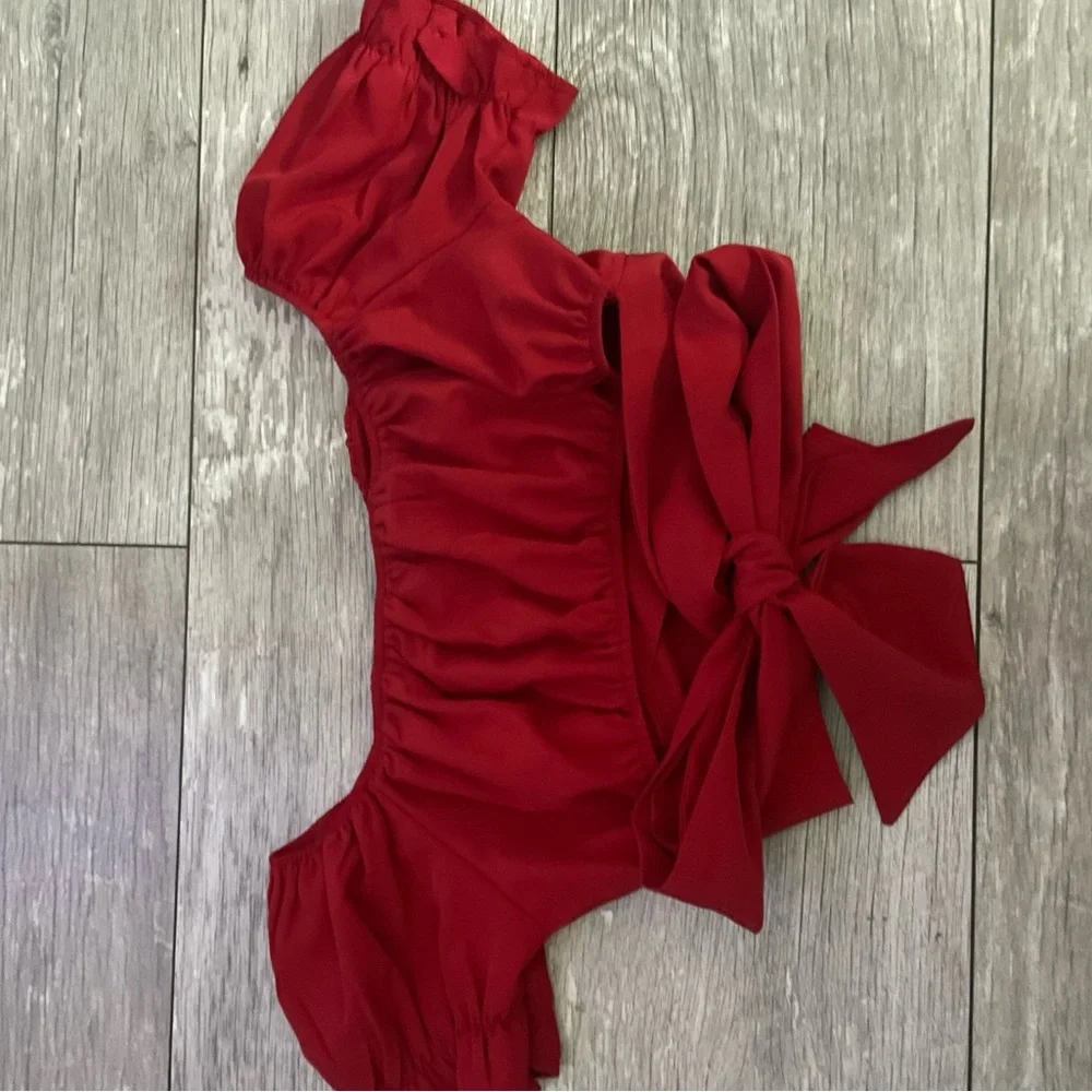 Red Ruffled crop top - Picture 2 of 3